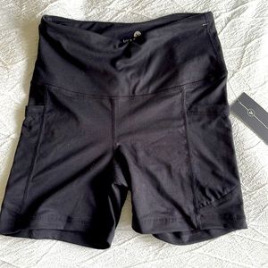 Doesn’t fit me tight enough.  I’m 5’2”. My waist is 25” and my hips 35”